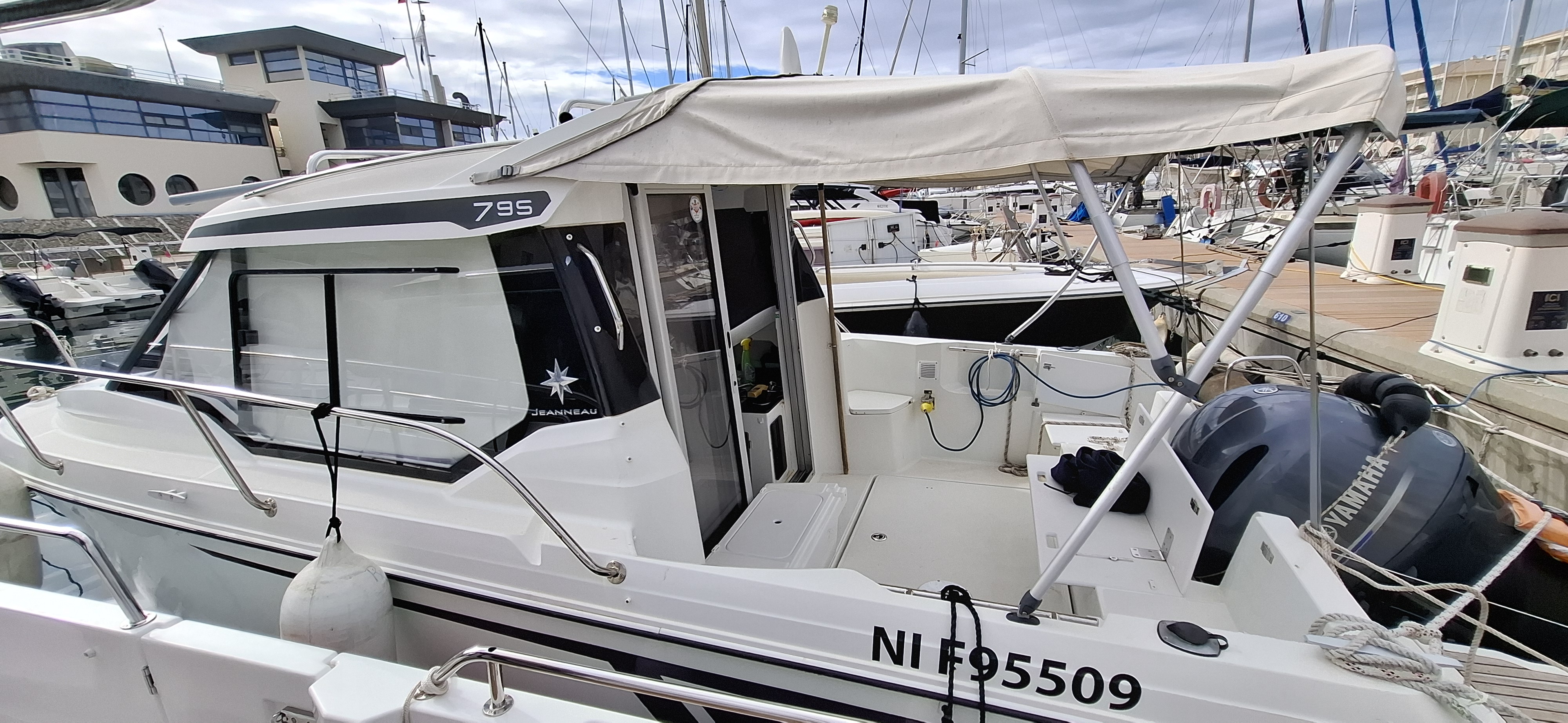 slider 11 Jeanneau Merry Fisher 795